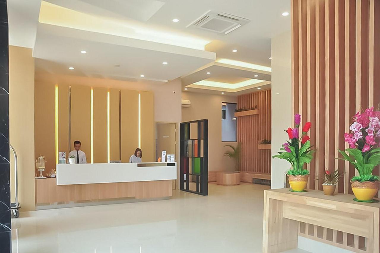 Hotel Mutiara Mitra Reddoorz Padangsidimpuan Exteriör bild